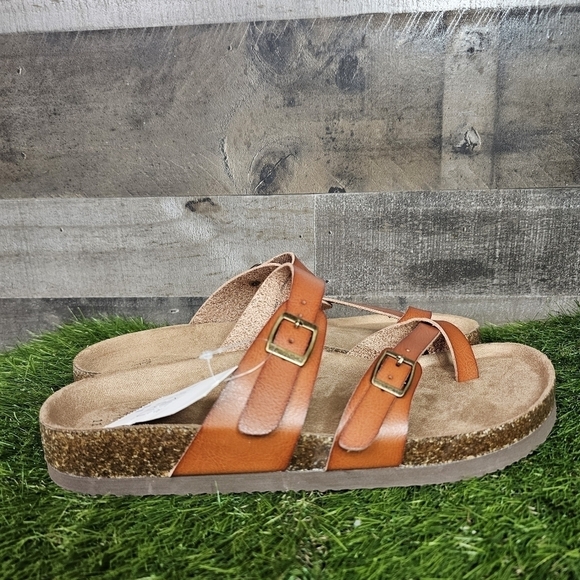 Time and Tru Sandals - Picture 3 of 7